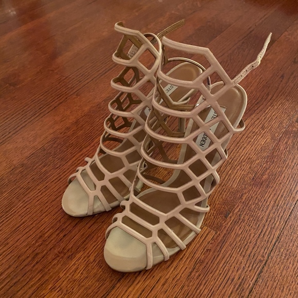 Cut Out Steve Madden Heels - Picture 3 of 3